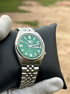 Orologio Uomo Vintage Seiko 5 Automatico Giorno/Data 7009 Giappone - Foto 1 di 15