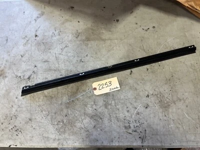 1993 - 1998 年丰田 T 100 司机侧窗内带 Weatherstrip #2253 — 第 1/2 张图片
