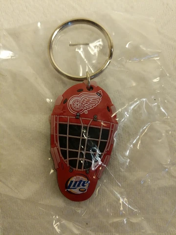 Detroit Red Wings Miller Lite Keychain New Sealed Cover