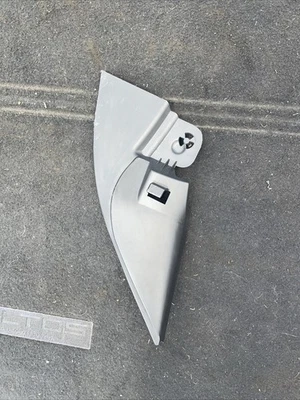 Угловая крышка переднего правого внутреннего зеркала седана Nissan Altima 2007-2012 годов выпуска 80292-JA000 - Изображение 1 из 3