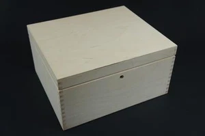 1x Einfache Holz Hochzeit Abschließbar Natur Box Andenken Erinnerung Truhe (P29/15z) - Bild 1 von 5