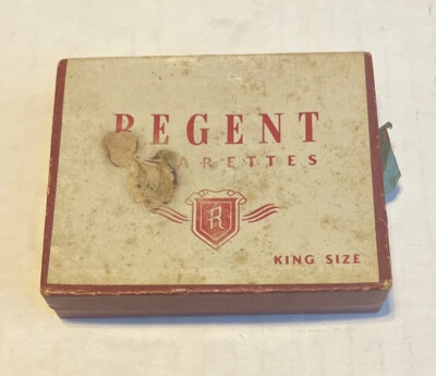 Caixa de cigarros Regent vintage da década de 1940 - Imagem 1 de 3