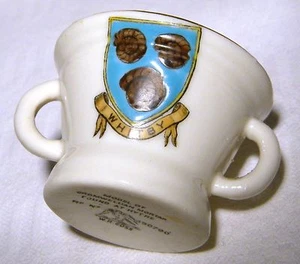 GOSS CRESTED CHINA HYTHE CROMWELLIAN MÖRSER WHITBY (B37) - Bild 1 von 2