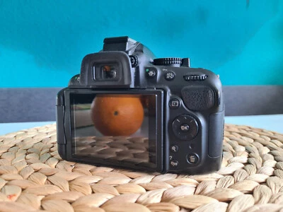 Nikon D D5200 24.1 MP SLR-Digitalkamera - Schwarz (Nur Gehäuse) - Bild 1 von 4