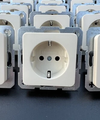 G. ZUSTAND Berker Modul 2 Steckdose 24764 Blende 21772 cremeweiß gebraucht weiß - Bild 1 von 4