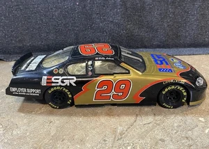 2004 Bobby LaBonte ESGR Chevrolet Monte Carlo NASCAR 1:24 - Picture 1 of 2