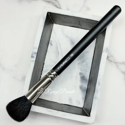 Cepillo iluminador de contorno pequeño Mac 109 - cabello natural versión antigua descontinuado Foto 1 de 2