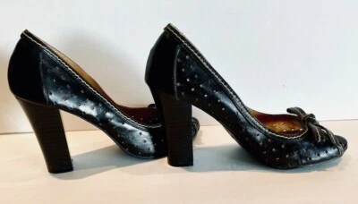 Zapatos de mujer Mia 2 “Drina” 4” tacones talla 8 diseño de recorte de diamante mediano Foto 1 de 4