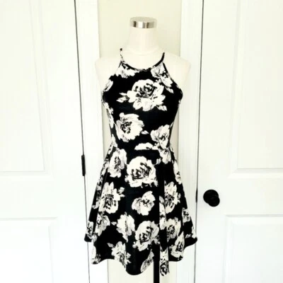 Vestido Nordstrom Soprano Negro Floral Rosa Cuello Alto Calce y Acampanado Talla L (14) Nuevo sin Etiquetas Foto 1 de 4