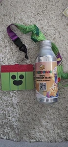Brawl Stars SDCC 2025 SPIKE Badge ID Schlüsselband & Trinkflasche Dosen Brunnen Tränen - Bild 1 von 8