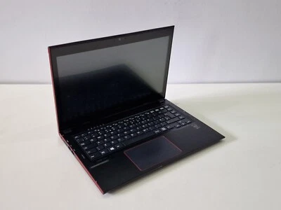 Fujitsu U574 13.3" Touchscreen Laptop i5 4200U 4GB Ram 250GB HDD Windows 10 Pro - Image 1 of 4