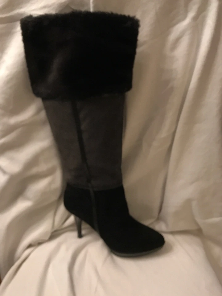 Botas de gamuza B. Makowsky para dama con detalle de piel sintética negras/grises 8,5 M PVP $185 NUEVAS EN CAJA Foto 1 de 4