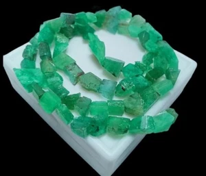10 Pcs Drill Emerald Rough Lot, Drilled Emerald Rough 8 to 12mm Good Quality. - Picture 1 of 3