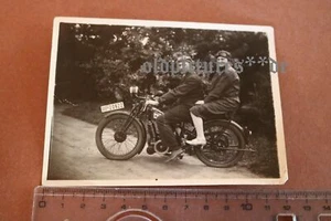 tolles altes Foto - zwei Männer mit Oldtimer Motorrad Marke B??? 1910-20 ? - Picture 1 of 5