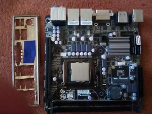 GIGABYTE GA-B75N ITX SOCKET 1155 - Imagen 1 de 3