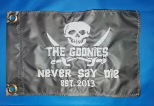 GOONIES PERSONALIZADOS NEVER SAY DIE EST. Safety Flag 1985 UTV velero KAYAK - Imagen 1 de 5