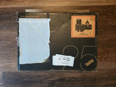 Lenovo ThinkPad T25 25 aniversario uso ligero nunca reparado WWAN/otros en el lado Foto 1 de 4