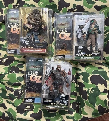 Lote de 3 juguetes McFarlane Twisted Land Of OZ Nip The Lion Tin Woodman Wizard 2003 Foto 1 de 4