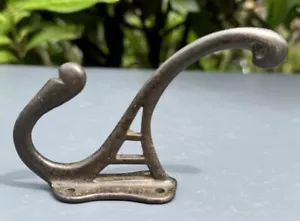 ANTIQUE CAST IRON DOUBLE COAT HOOK ART NOUVEAU - Picture 1 of 16
