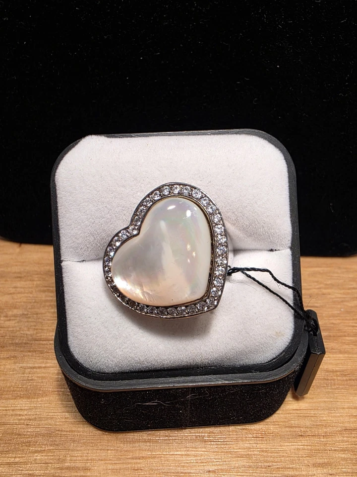 Love At Large Foto 1 de 1