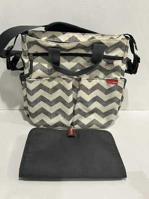 Skip Hop Duo Signature Diaper Bag Gray/Beige Chevron Design Stroller Straps Zip - Image 1 of 4