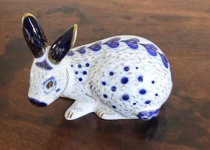 ROYAL CROWN DERBY BRIEFBESCHWERER ENGLISH RABBIT BLAU - Bild 1 von 5