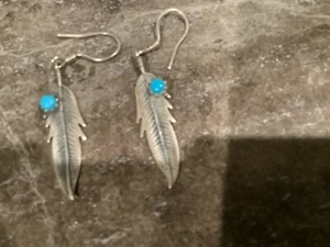 Vintage Navajo Sterling Silver Textured Feather Dangle Earrings W/ Turquoise - Picture 1 of 2