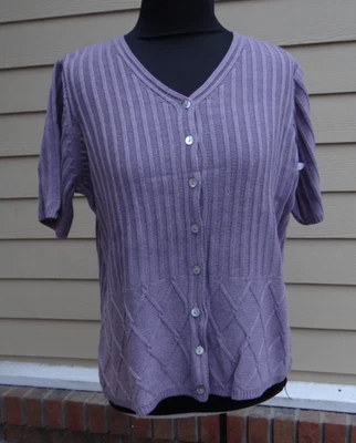 Nuevo Top Van Heusen Acanalado Diamante Patrón Cable Botón Para Mujer Púrpura Tejido $8.99 Foto 1 de 4