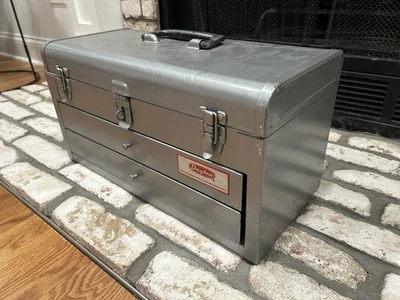 VINTAGE DAYTON ELECTRIC 2 DRAWER TOOL BOX - Image 1 of 4