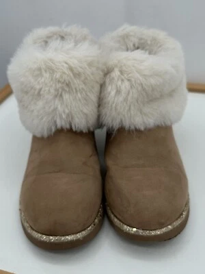 Женские замшевые сапоги Juicy Couture модель Kissable Camel с подкладкой из искусственного меха размер 6 - Изображение 1 из 4