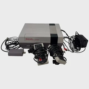 Original Nintendo Console w/ Cables + 2 Controllers + 1 Game - TESTED - Picture 1 of 13