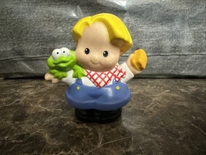 Fisher Price Little People Farmer EDDIE mit FREDDIE Frosch, rotes Bandana Bauernhof Scheune - Bild 1 von 6