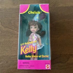 De colección Mattel - Barbie Chelsie Li'l Amigos de Kelly en Conjunto de Fiesta de Cumpleaños - Imagen 1 de 8