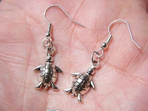 Schildkröte Ohrringe Silber HONU Meeresschildkröte Charms Echt Silber Ohr Drähte NEU!  - Bild 1 von 5