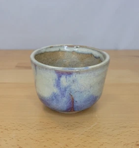 Taza pequeña de cerámica artística de estudio plato de baratija tazón de condimento azul rosa crema - Imagen 1 de 6