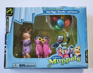 2003 MUPPETS MISS PIGGY, SNOWTHS, AND GONZO FIGURINE SET ONE - Picture 1 of 4