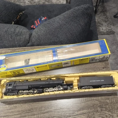 AHM Southern Pacific 4-8-8-2 HO Scale Cab Forward Steam Locomotive #4272 New - Image 1 of 4