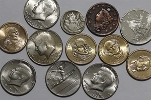๐งญ ๐บ๐ธ USA DOLLAR & HALF DOLLAR COIN COLLECTION B86 #17 ZG22 - Picture 1 of 3