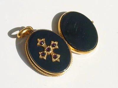 BEAU PENDENTIF PORTE PHOTOS / SOUVENIR / ANCIEN d'époque XIXème en Métal doré - Photo 1/4