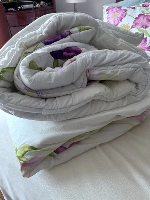 Edredón Floral Margaret Muir Talla Queen LuxeHabitat Foto 1 de 4