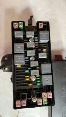 2007-2008 Ford Mustang Engine Fuse Box OEM - Image 1 of 2