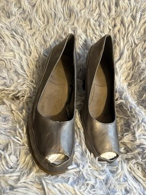 SAPATOS SALTOS AEROSSÓIS A2 DOURADO TAMANHO 9 - Imagem 1 de 4