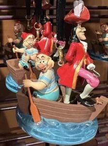 Cuaderno de bocetos de los parques de Disney 2024 adorno de Navidad villanos capitán gancho Peter Pan - Imagen 1 de 2