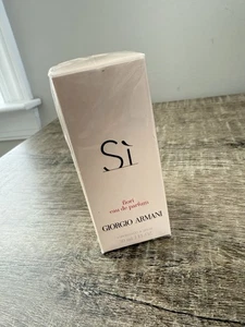 Si by Giorgio Armani Eau De Parfum Spray for Women 1.0oz BRAND NEW SEALED - Foto 1 di 3