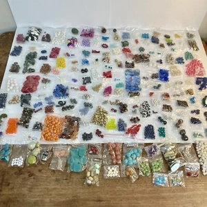 Beads Lot over 7 lbs Sorted in baggies 258 packages Vintage/Now Jewelry Crafts - Picture 1 of 19