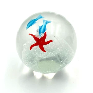Pisapapeles de vidrio artístico redondo de colección dos peces azules rojo estrella de mar concha burbujas 3 pulgadas - Imagen 1 de 11