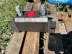 Hydraulischer Strömungsteiler Concentric Rockford IL. 4F662A Kostenloser Versand - Bild 1 von 5