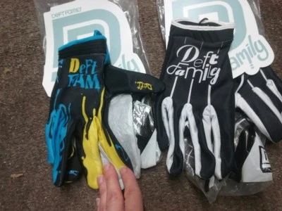 LOTE 2 PARES DE GUANTES FAMILIARES HÁBILES AMARILLO AZUL Y NEGRO BLANCO adulto ATV S, M,  Foto 1 de 2