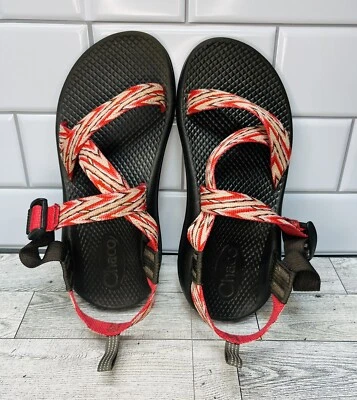 Sandálias Chaco Kids vermelhas e marrons usadas tamanho 3 - Imagem 1 de 4