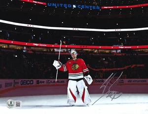 SPENCER KNIGHT signed (CHICAGO BLACKHAWKS) Hockey 8X10 photo BECKETT BQ83975 - Picture 1 of 1